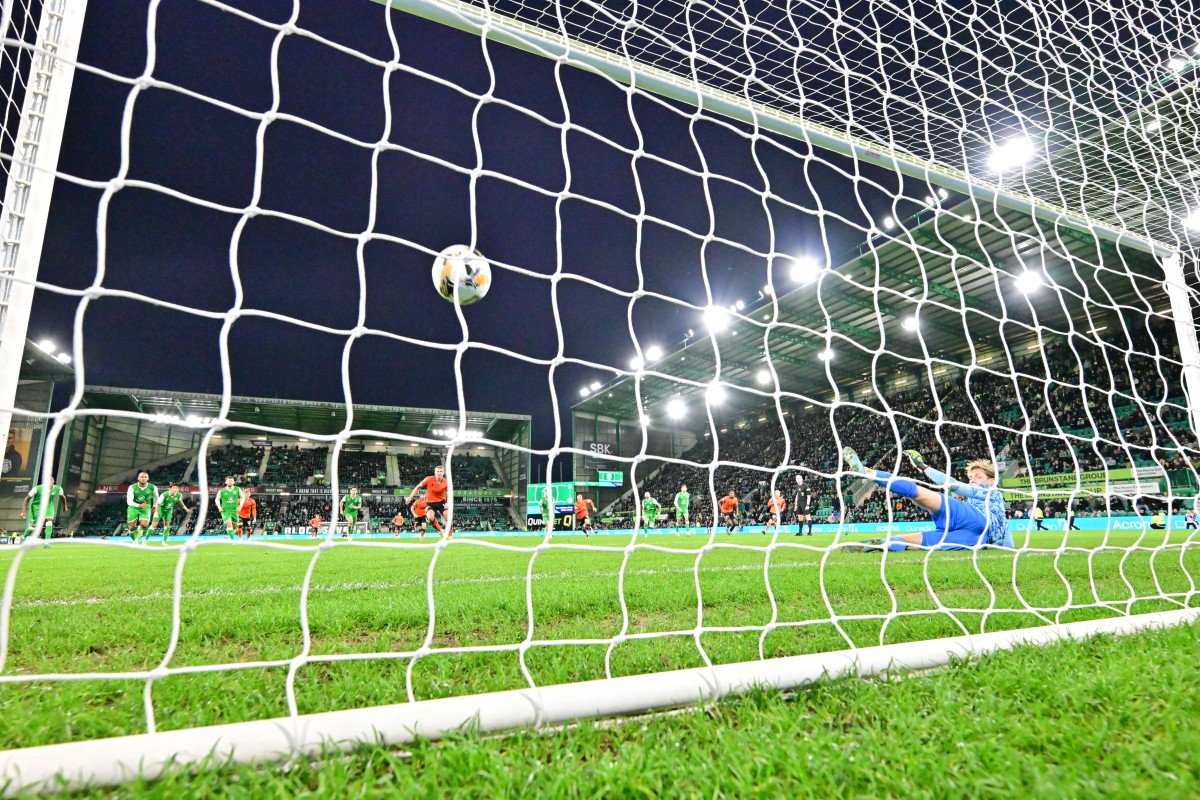 Sam Dalby nets late penalty at Easter Road